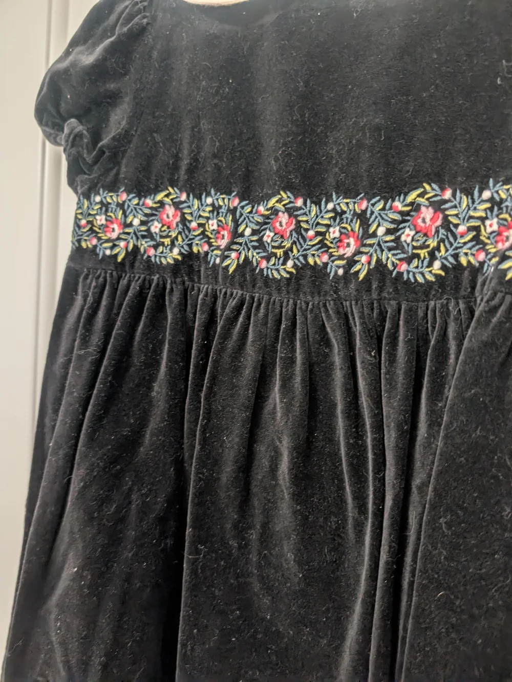 Y2K Gymboree Girls 4 Black Velvet Floral Embroidered Holiday Dress